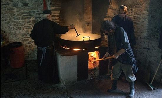 «Από αυτά τα ρεβύθια να βράζεις πάντοτε» – Μαρτυρία Άνθιμου Μοναχού Διονυσιάτου